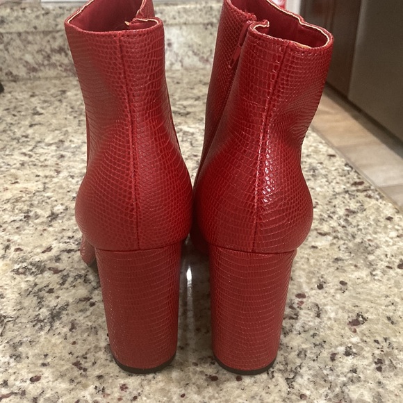 Bamboo Red Lizzard zip up ankle booties 8.5 new in box - Picture 2 of 5